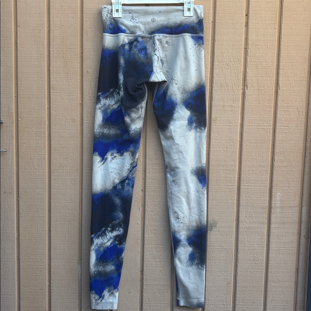 lululemon athletica Blue and Black Tie-Dye Leggings - Picture 3 of 8